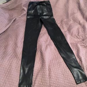 Aritzia Wilfred high waisted Daria leggings